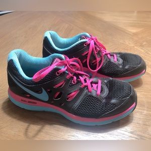 Nike Dual Fusion Lite Women’s Sneakers